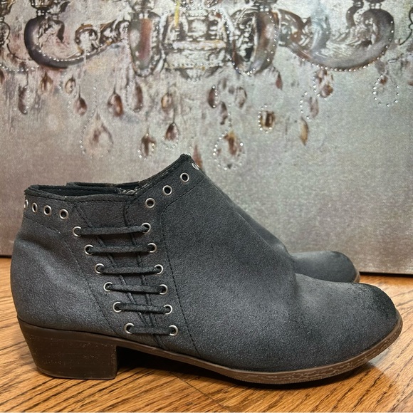 Minnetonka | Brenna Distressed Suede Booties - Picture 3 of 15
